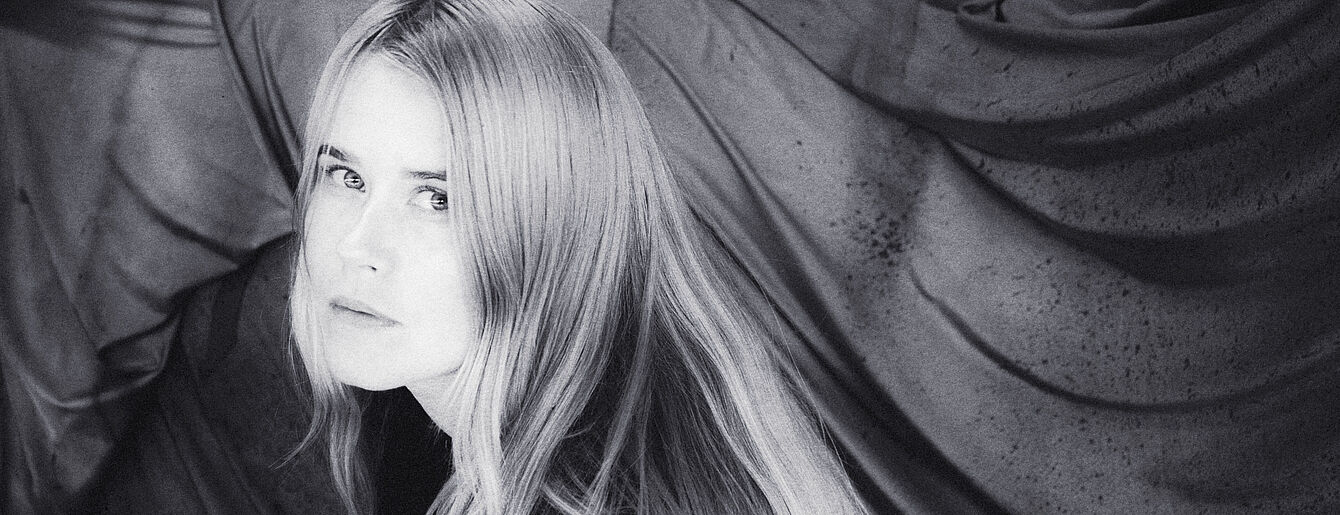 Anna von Hausswolff, schwarz-weiß Portrait von Philip Svensson_7.2.2026 live im WUK