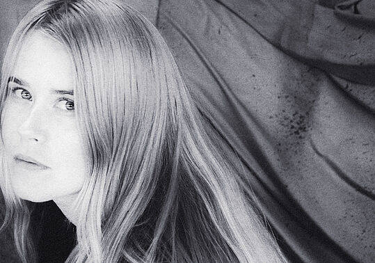 Anna Von Hausswolff (c) Philip Svensson Anna von Hausswolff, schwarz-weiß Portrait von Philip Svensson_7.2.2026 live im WUK