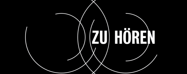 schwarzes Feld mit weißen sich überschneidenden, an den Seiten offenen Kreisen, darin stehen die Worte ZU HÖREN